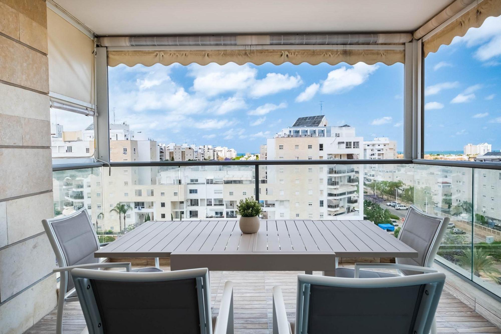 Ocean View Oasis With Balcony For Families Lägenhet Ashdod Exteriör bild